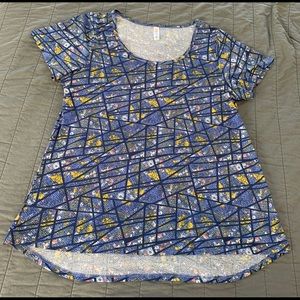 EUC LuLaRoe Stained Glass Classic Tee